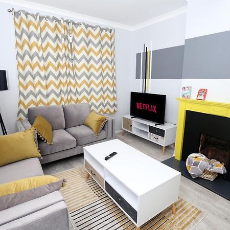 3-Bed House With Parking Near London O2 Daire Dış mekan fotoğraf