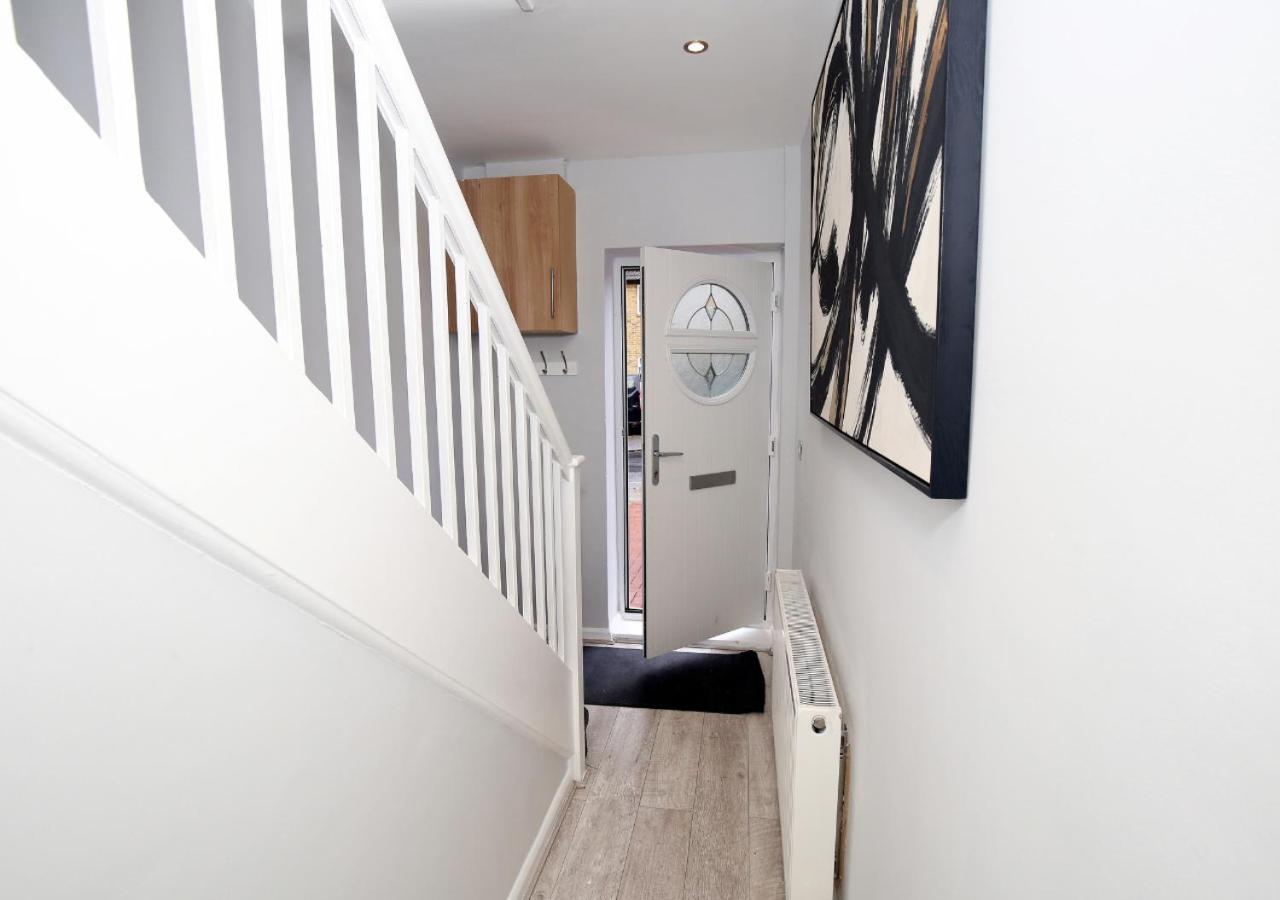 3-Bed House With Parking Near London O2 Daire Dış mekan fotoğraf