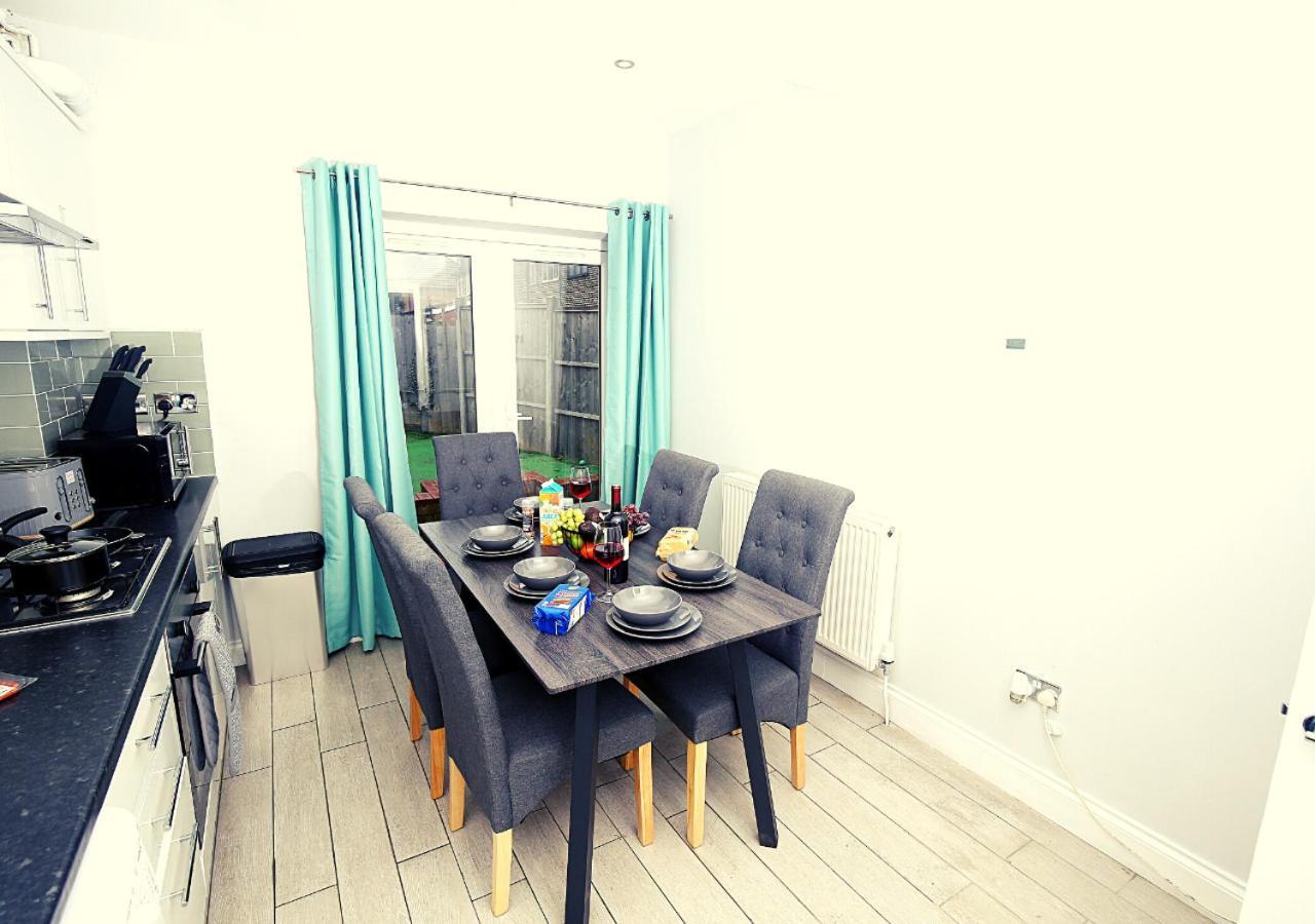3-Bed House With Parking Near London O2 Daire Dış mekan fotoğraf